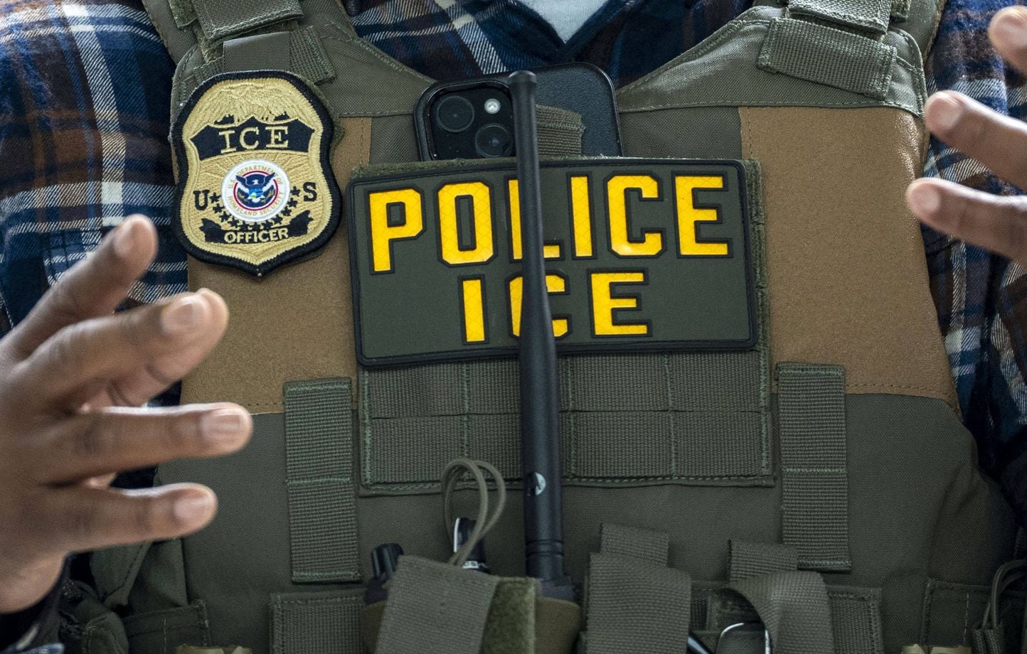 El miedo a los agentes falsos de ICE llega a las comunidades de inmigrantes El miedo a los agentes falsos de ICE llega a las comunidades de inmigrantes